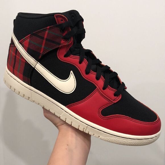 ⭐️NIKE DUNK LOW RETRO SE SNEAKERS - Picture 2 of 14